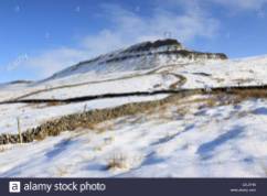 a-winter-view-of-the-summit-of-pen-y-ghent-one-of-the-three-peaks-CEJ7HB